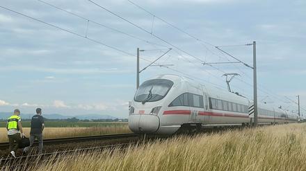 Der Zug blieb auf offener Strecke in Niederbayern stehen.