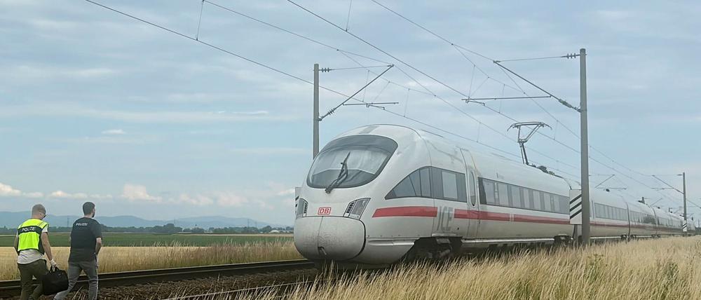 Der Zug blieb auf offener Strecke in Niederbayern stehen.