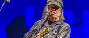 Neil Young and the Chrome Hearts live auf dem Glastonbury Festival 2025 auf der Worthy Farm. Pilton, 28.06.2025 *** Neil Young and the Chrome Hearts live at Glastonbury Festival 2025 at Worthy Farm Pilton, 28 06 2025 Foto:xJ.xEdwardsx/xFuturexImagex glastonbury_5232