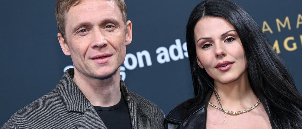 Matthias Schweighöfer sieht sich dank der besonderen Fähigkeiten seiner Partnerin Ruby O. Fee für Krisenfälle gut gewappnet. (Archivbild)