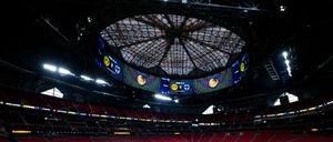 Dach zu: Im imposanten - und vor allem - klimatisierten Stadion von Atlanta kämpfen die Bayern gegen Paris um den Einzug ins WM-Halbfinale.