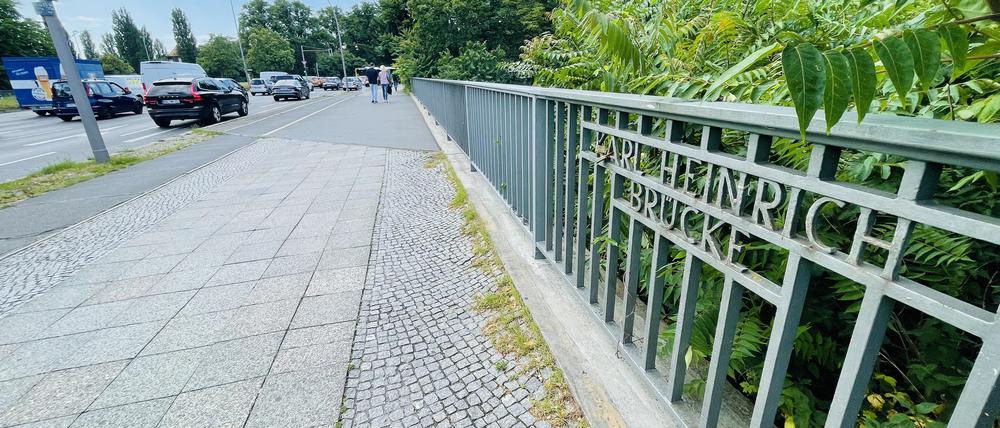 Karl-Heinrich-Brücke in Berlin Spandau über dem Mühlengraben Altstadtgraben 