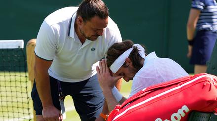 Stefanos Tsitsipas musste in Wimbledon aufgeben.