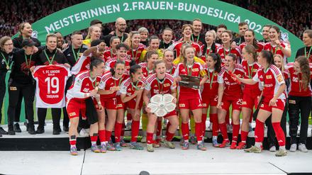 Nach dem Bundesliga-Aufstieg messen sich Union Berlins Fußballerinnen mit Real Madrid. 