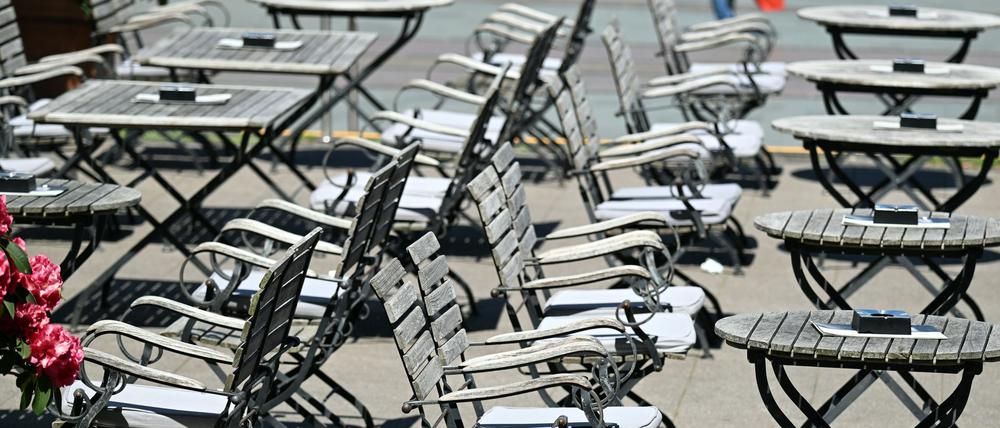 Die Kaufzurückhaltung bekommen die Bierhersteller zu spüren (Archivbild)