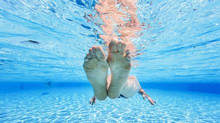 Das Freibad einer Schweizer Gemeinde ist bis Ende August fast ausschließlichen den Einheimischen vorbehalten. (Illustration)