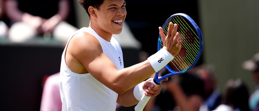Ben Shelton in Wimbledon feiert seinen Sieg über Rinky Hijikata.