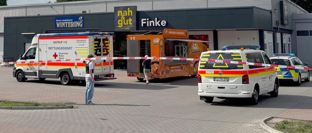 Ein Mensch wurde bei einem Angriff im Emsland lebensgefährlich verletzt.