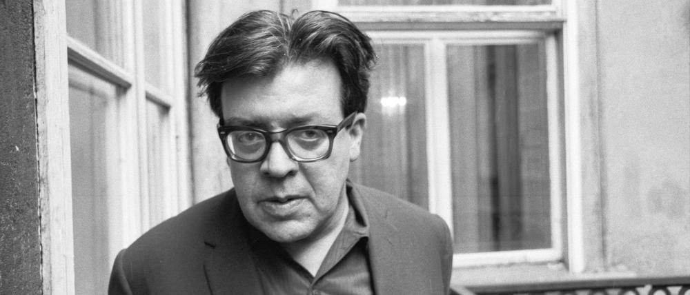 Flüchtete 1938 vor den Nazis aus Wien nach London: Der Lyriker Erich Fried, hier auf einer Aufnahme von 1968.