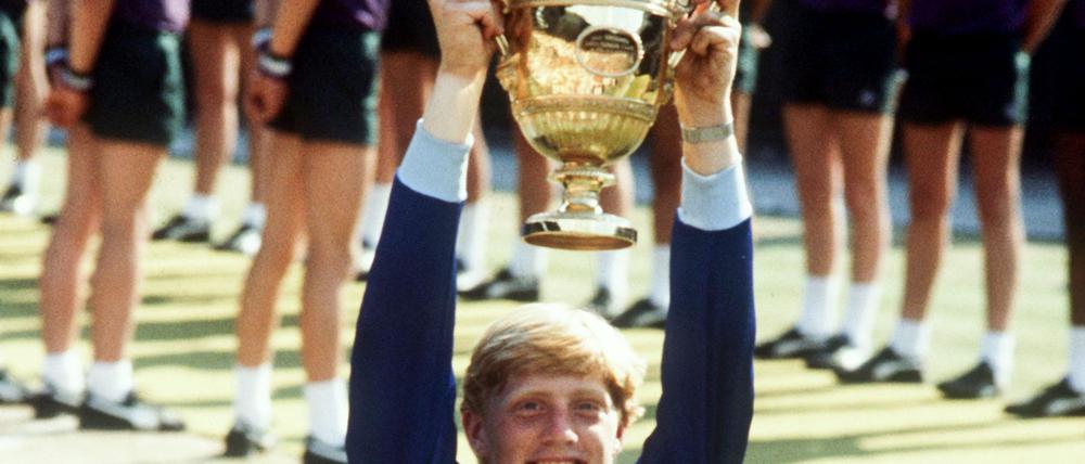 Die Bilder von Boris Beckers erstem Wimbledon-Sieg gehen um die Welt.