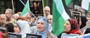 Mehrere hundert Menschen haben in Berlin bei einer propalästinensischen Demonstration gegen das Vorgehen Israels im Gaza-Krieg protestiert.