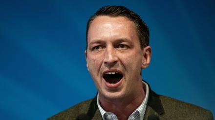 Der AfD-Bundestagsabgeordnete Matthias Helferich, spricht beim Aufstellungsparteitag der NRW-AfD (Archivbild).