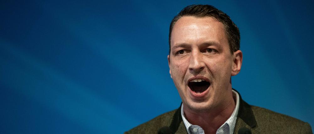 Der AfD-Bundestagsabgeordnete Matthias Helferich, spricht beim Aufstellungsparteitag der NRW-AfD (Archivbild).