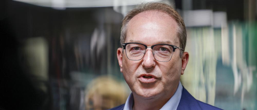 Alexander Dobrindt (CSU), Bundesminister des Innern der Bundesrepublik Deutschland, besucht das IT-Lagezentrum im Bundesamt für Sicherheit in der Informationstechnik (Symbolbild).