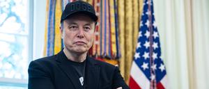 Elon Musk im Ovak Office. 