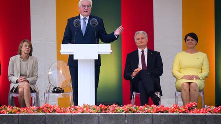 Bundespräsident Steinmeier sagt Litauen am Nationalfeiertag die Unterstützung Deutschlands bei der Verteidigung seiner Freiheit zu. 