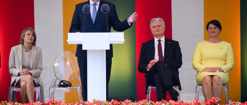 Bundespräsident Steinmeier sagt Litauen am Nationalfeiertag die Unterstützung Deutschlands bei der Verteidigung seiner Freiheit zu. 