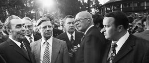 Leonid Breschnew, Helmut Schmidt, Urho Kekkonen (l.-r.) im Sommer 1975: Die Schlussakte von Helsinki ist das Ergebnis der in den 1960er-Jahren einsetzenden Entspannungspolitik im Ost-West-Konflikt.