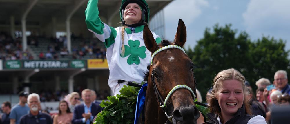 Nina Baltromei gewinnt auf Hochkönig als erste Frau das Deutsche Derby.