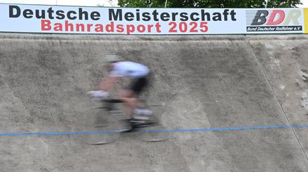 Die Bahnrad-Meisterschaften mussten nach einem schweren Unfall abgebrochen werden.