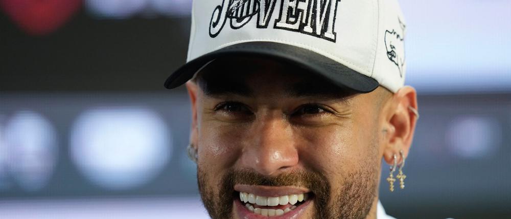 Fußball-Star Neymar ist vierfacher Vater geworden.