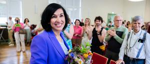 06.07.2025, Brandenburg, Potsdam: Noosha Aubel (parteilos), überparteiliche Oberbürgermeisterkandidatin in Potsdam, freut sich über die Bestätigung ihrer Kandidatur als überparteiliche Oberbürgermeisterkandidatin in Potsdam durch die Kreismitgliederversammlung der Grünen. Foto: Christoph Soeder/dpa +++ dpa-Bildfunk +++