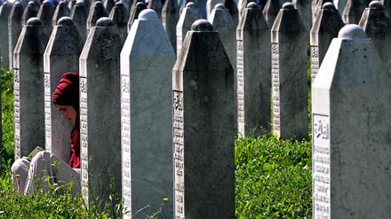 Gräber und Gedenkort. Mehr als 8000 Menschen sind dem Massaker zum Opfer gefallen.