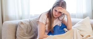 Kopfschmerzen, Gliederschmerzen und Brechreiz sind Symptome des Norovirus.