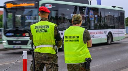 Der Verkehr in der Grenzregion läuft nach Angaben des Innenministeriums in Warschau reibungslos.