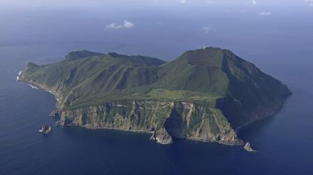 Dieses Foto zeigt die Insel Akuseki auf den Tokara-Inseln im Süden Japans. Seit dem 21. Juni werden in der Region der Tokara-Inseln Erdbeben und Hunderte kleinerer Erschütterungen aufgezeichnet, wie die japanische Wetterbehörde mitteilte.