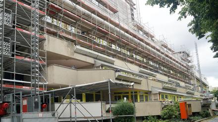 Die Sanierung der Autobahn-Überbauung an der Schlangenbader Straße in Berlin-Wilmersdorf hat im Sommer 2025 begonnen.