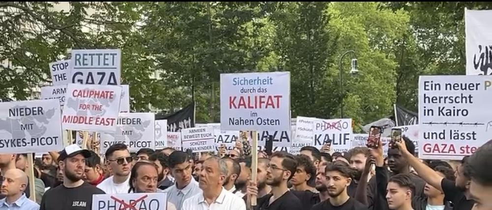 1500 Menschen folgten dem Aufruf des Islamisten-Influencers zur Demonstration vor der ägyptischen Botschaft in Berlin am Sonnabend.