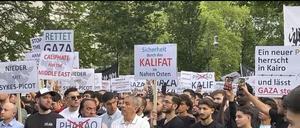 1500 Menschen folgten dem Aufruf des Islamisten-Influencers zur Demonstration vor der ägyptischen Botschaft in Berlin am Sonnabend.
