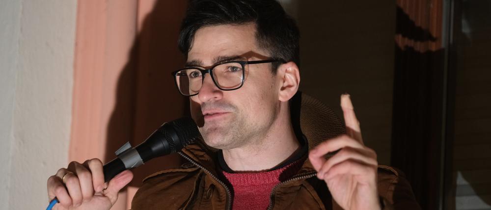 Martin Sellner, Rechtsextremist aus Österreich, spricht bei einer Kundgebung der Identitären Bewegung (Archivbild).