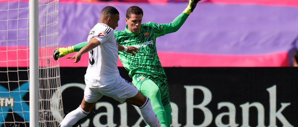 Bleibt dem FC Barcelona erhalten: Torwart Wojciech Szczesny (hinten).