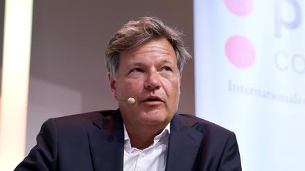 Robert Habeck (Grüne), ehemaliger Bundeswirtschaftsminister, spricht auf der Phil.Cologne (Archivbild).
