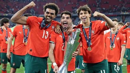 Jubelte vor kurzem noch über den Sieg in der Nations League: Renato Veiga (links).