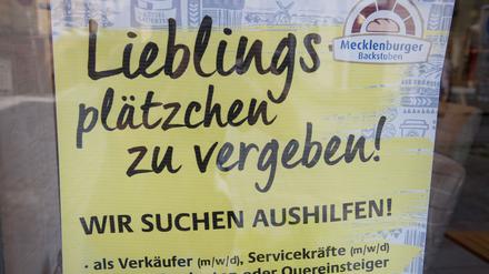 Manche Stellenanzeigen werben auch mit kreativen Sprüchen um Interessenten (Archivbild)