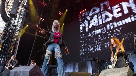 In ihrer Heimatstadt London gaben Iron Maiden ein gefeiertes Konzert vor 75.000 Fans. Maskottchen Eddie ist immer dabei.