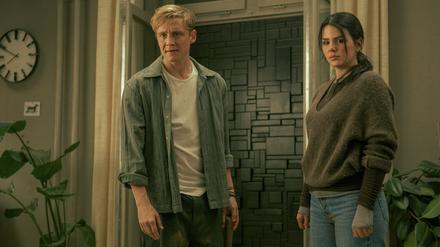 Bevor Tim (Matthias Schweighöfer, links) und Olivia (Ruby O. Fee) einen Ausweg aus der eingemauerten Wohnung finden, müssen sie sich zuerst einmal selbst wiederfinden. 