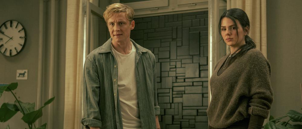 Bevor Tim (Matthias Schweighöfer, links) und Olivia (Ruby O. Fee) einen Ausweg aus der eingemauerten Wohnung finden, müssen sie sich zuerst einmal selbst wiederfinden. 