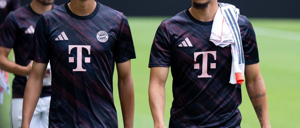 Jamal Musiala (l) und Leroy Sané waren beim FC Bayern lange Teamkollegen.