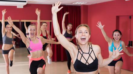 Zumba soll dabei helfen, die Laste des Alltags wegzutanzen.