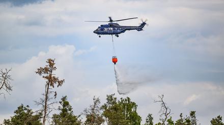 Der Flugdienst der Bundespolizei war in den vergangenen Tagen bei mehreren Waldbränden in Ostdeutschland im Einsatz.