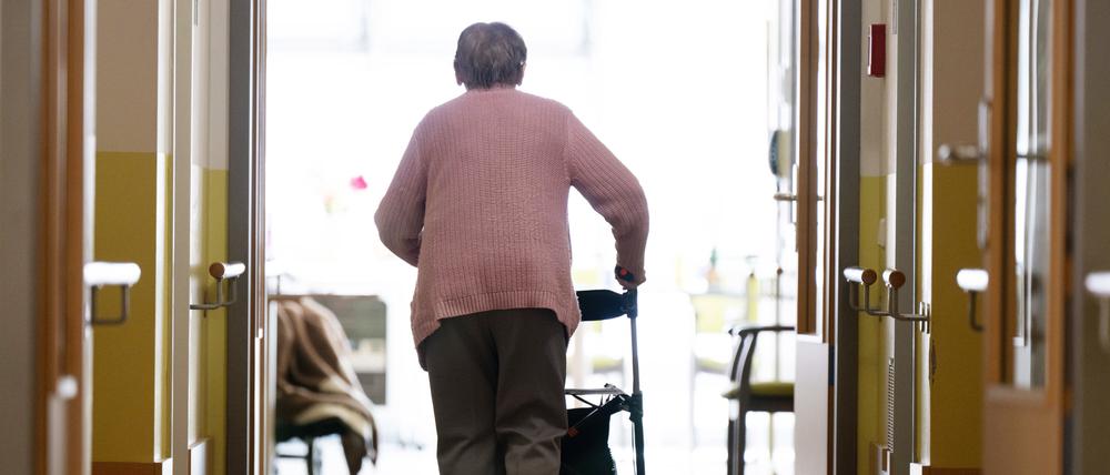 Plätze in Pflegeheimen werden immer teuerer.  