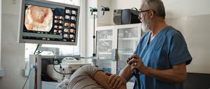 Eine Magenspiegelung bringt Klarheit über die Ursachen von Magenbeschwerden (Symbolbild). 