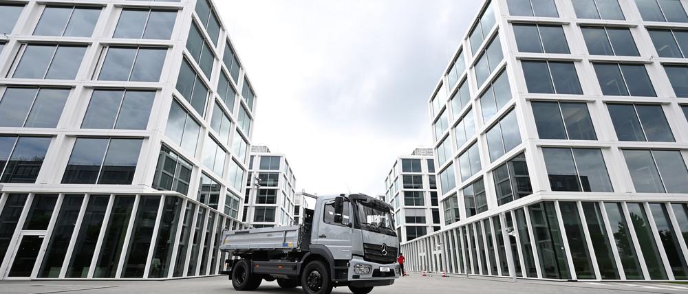 Daimler Truck will bis 2030 rund 5.000 Stellen streichen. (Archivbild)