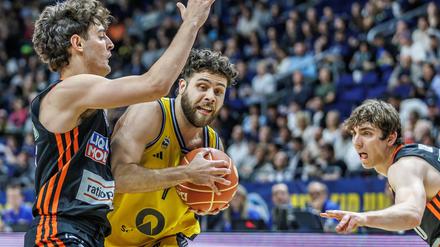 Will McDowell-White (Mitte) verlässt Alba trotz gültigem Vertrag.