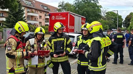 In einem Gebäude kam es zum Austritt von Ammoniak. Die Berliner Feuerwehr ist derzeit mit 57 Kräften, darunter auch Spezialkräfte unseres Technischen Dienstes, im Einsatz.