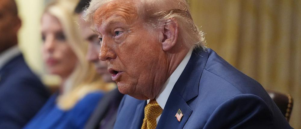 Trump kritisiert Putin. 